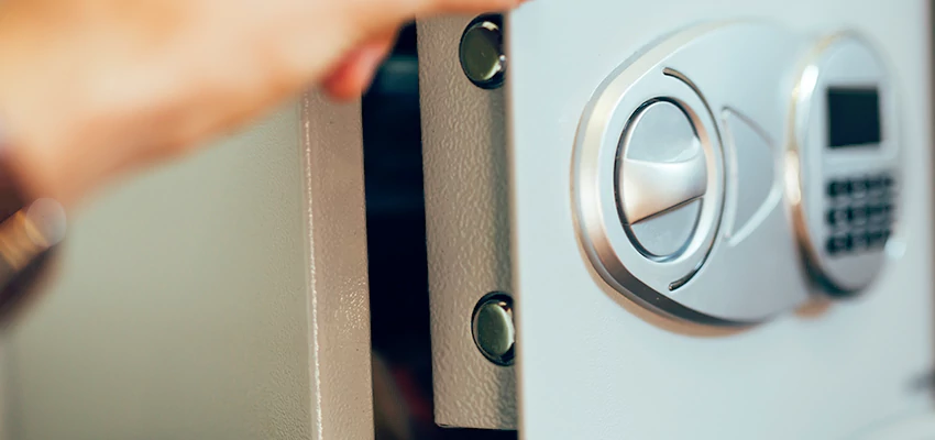 Fingerprint Safe Openers in Taft, CA